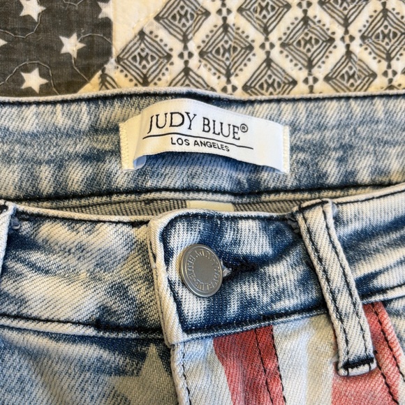 Judy Blue Women's Stars and Stripes Jean Shorts - Picture 2 of 6